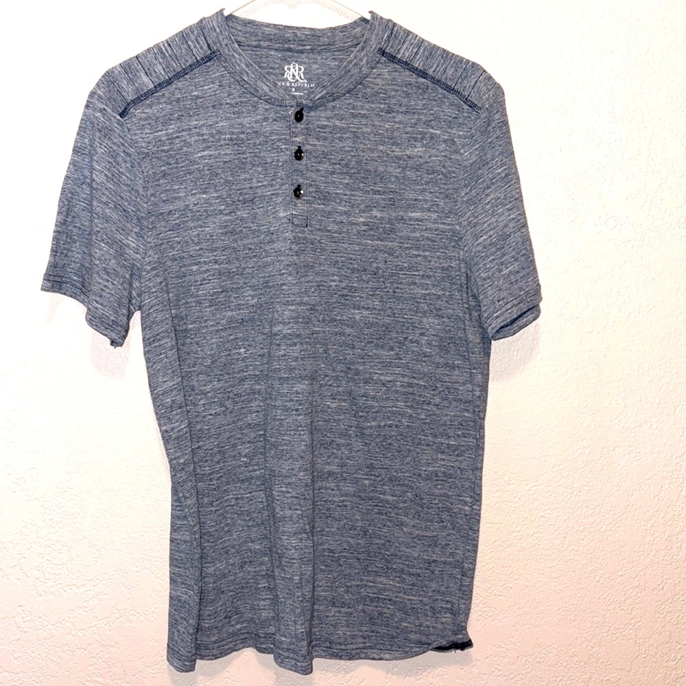 Rock & Republic short sleeve henley shirt Medium
